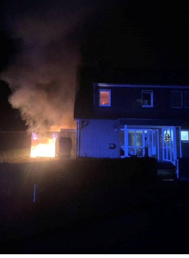 POL-ROW: ++ Zeven: Garage in Vollbrand ++ Scheeßel: Ohne Führerschein und mit 0,8 Promille unterwegs ++ BAB 1: 2,17 Promille und Beinaheunfall ++