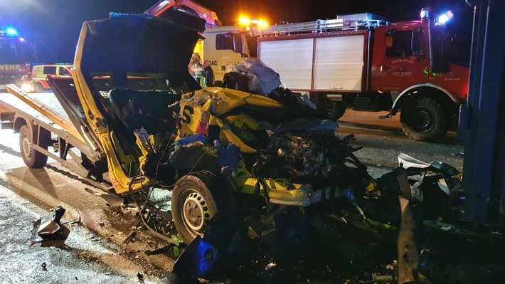 POL-HK: Westenholz / A7: Fahrer eines Transporters tödlich verletzt