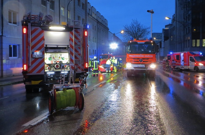 FW-E: Eingeklemmte Person nach Verkehrsunfall.