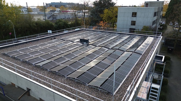 Rheingas setzt Zeichen für Nachhaltigkeit: Sonnenstrom aus neuer Photovoltaik-Anlage am Standort Brühl