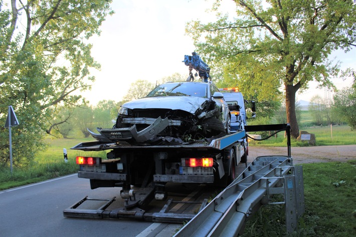 POL-MI: Fahrer nach mutmaßlichem Alleinunfall flüchtig