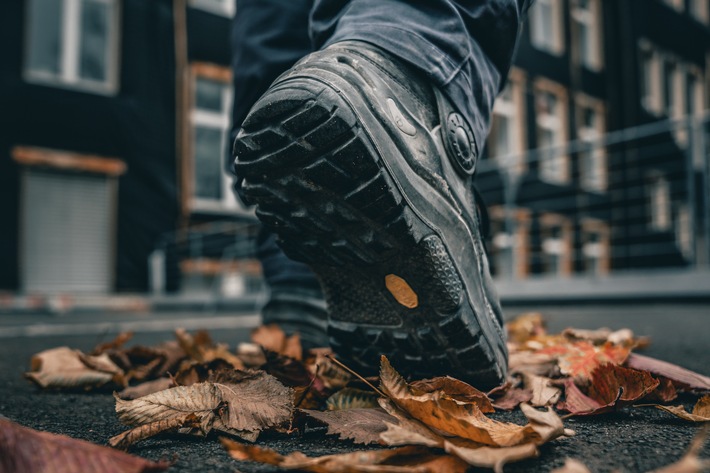 Herbst auf der Baustelle: sichtbar sein und trittsicher arbeiten