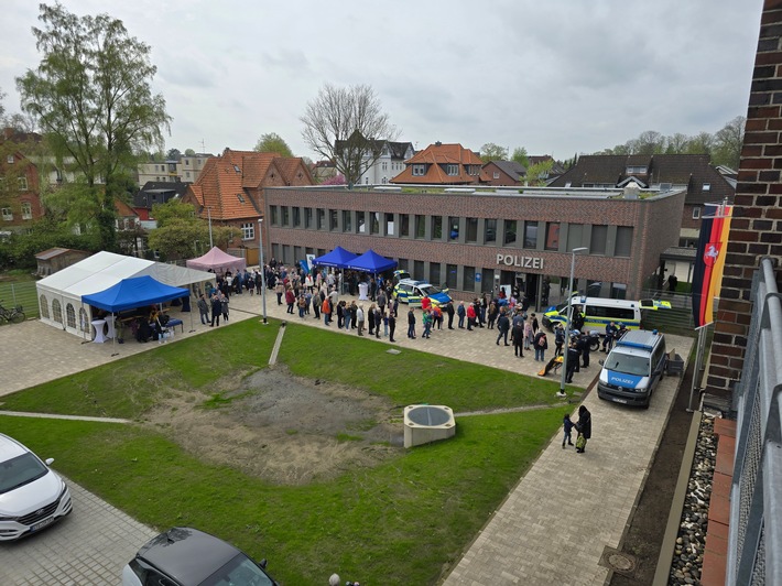 POL-STD: Neues Dienstgebäude der Stader Polizei offiziell eingeweiht - erfolgreicher Nachmittag der offenen Tür