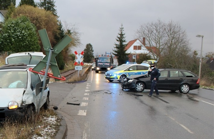 POL-MI: Vollsperrung nach Verkehrsunfall auf der Rintelner Straße
