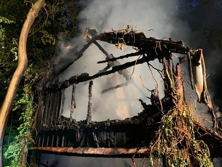 POL-ME: Brand eines Waldhauses: Toter identifiziert - bislang keine Hinweise auf Fremdverschulden - Velbert - 2107074