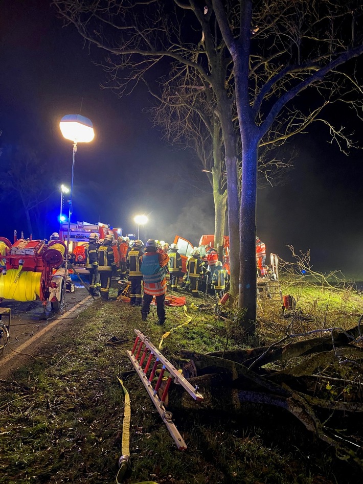 POL-STD: 36-jähriger Autofahrer bei Verkehrsunfall in Balje tödlich verletzt