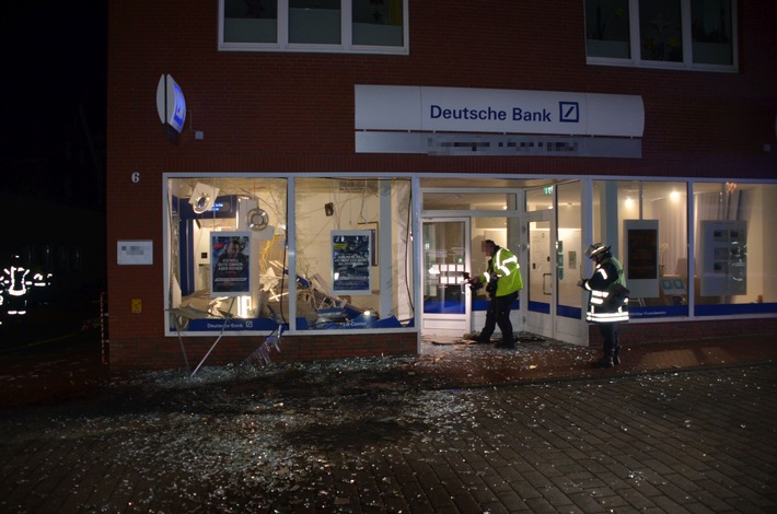 POL-STD: Drei Unbekannte sprengen Geldautomaten in Harsefeld - Polizei sucht wichtige Zeugen