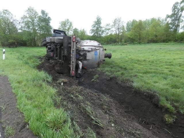 POL-DH: Barnstorf, Diebstahl einer Kupferdachrinne - Stuhr, Einbruchsdiebstahl aus Container - Bassum, Gefährdung des Straßenverkehrs - Wehrbleck, alleinbeteiligter Verkehrsunfall (siehe Bild)
