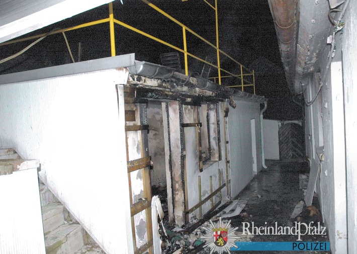 POL-PPWP: Brand in einem Nebengebäude
