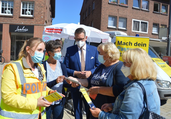 POL-WES: Wesel - Nach Gespräch mit Experten der Polizei und Verbraucherzentrale : Viele Besucher wollen ihr Passwort ändern