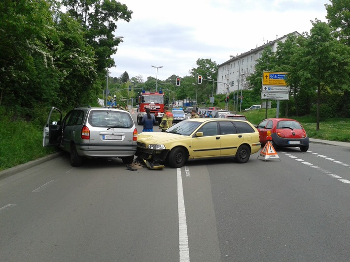 POL-PPWP: Verkehrsunfall mit vier Verletzten