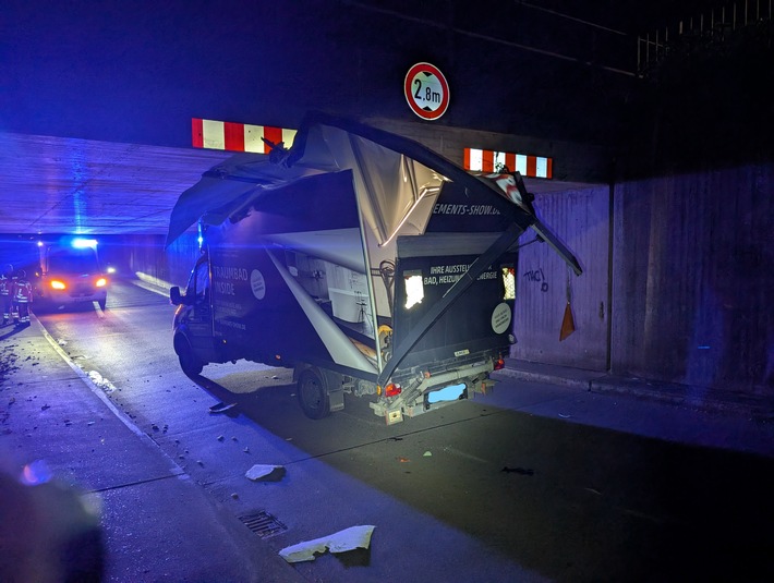 POL-DH: --- Barnstorf, Unter Brücke steckengeblieben - Ehrenburg, Fahrzeugteile abgebaut und entwendet ---