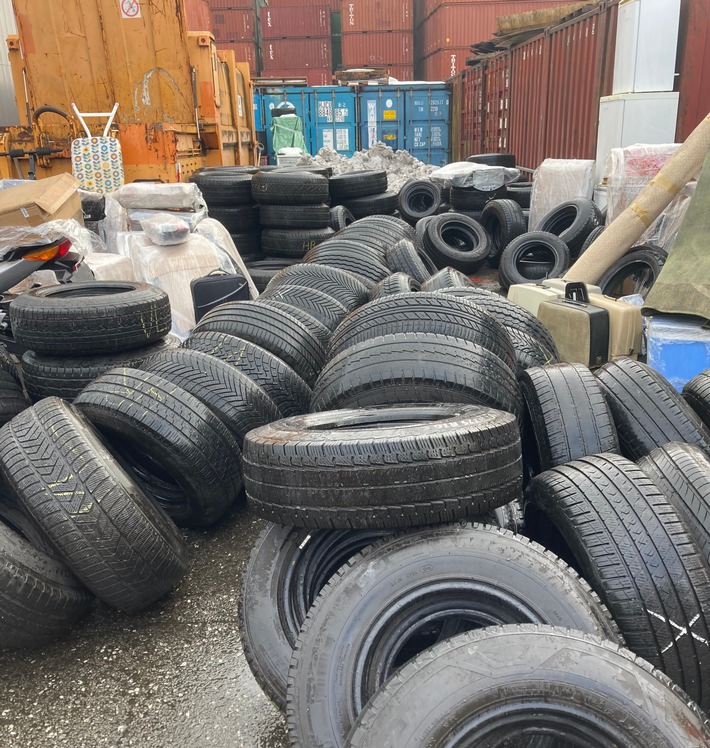 HZA-HH: Hamburger Zoll stoppt Container mit mutmaßlichem Abfall//Zoll und Umweltbehörde greifen ein