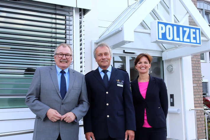 POL-OE: Neuer Abteilungsleiter Polizei ins Amt eingeführt