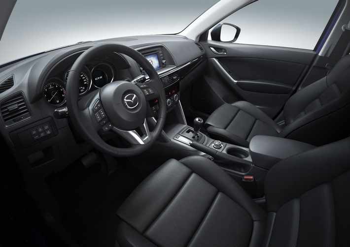 Weltpremiere des Mazda CX-5 auf der Frankfurter Motor Show 2011: kompaktes Crossover-SUV mit SKYACTIV-Technologie