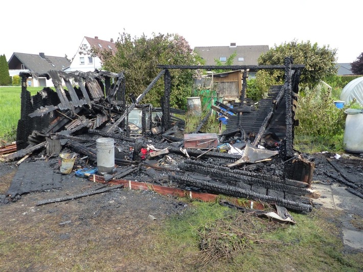 POL-MI: Zwei Gartenhütten abgebrannt