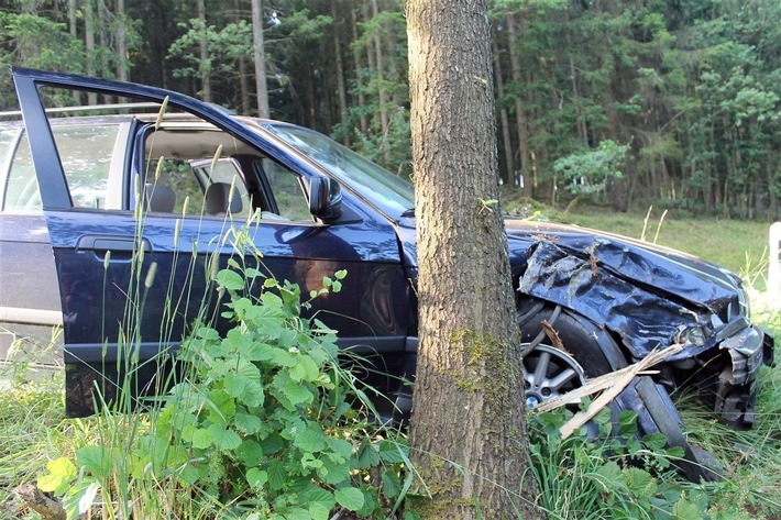 POL-OE: Zwei Verletzte bei Verkehrsunfall