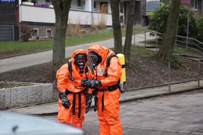 FW-E: Epoxidharz sorgt für umfangreichen Einsatz der Feuerwehr- keine Verletzten