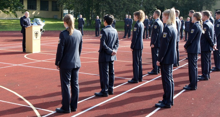 Bundespolizeidirektion München: Neue Bundespolizisten für die Region / Vereidigung in Rosenheim - Einsatzort Garmisch-Partenkirchen