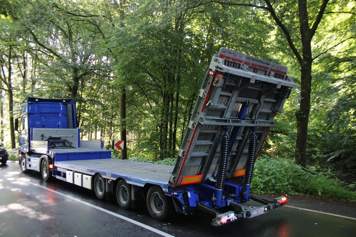 POL-RBK: Overath - Sattelzug kollidiert mit Transporter - Zwei Personen verletzt