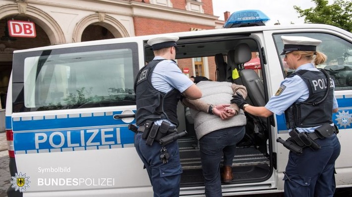 Bundespolizeidirektion München: Zwei Körperverletzungen in Pasing - Zeugen gesucht