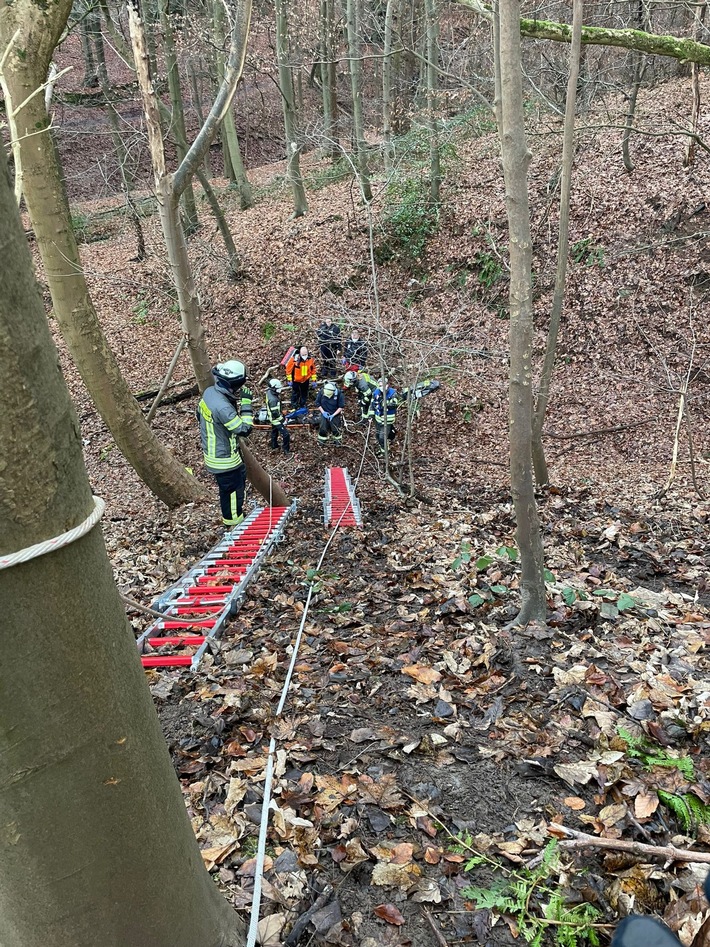 FW-EN: Wetter - unruhiger Silvestermittag für die Feuerwehr Wetter (Ruhr)