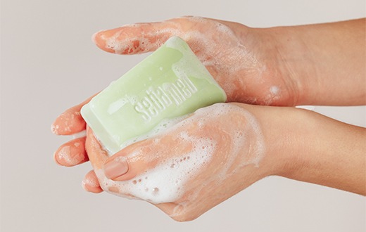 Pressemitteilung: 5.5.: Ein Datum, ein pH-Wert – der sebamed Brand Day steht für gesunde Haut