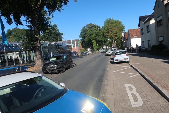 POL-DEL: Stadt Delmenhorst: Drei Personen bei schwerem Verkehrsunfall verletzt +++ Hoher Sachschaden