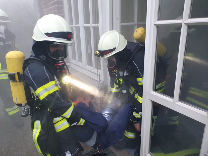 FW-KLE: Feuerwehr übt im Kindergarten: Bitte an die Eltern