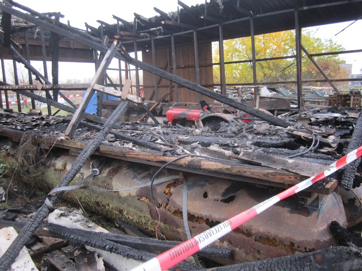PP-ELT: Brand einer Bootshalle
