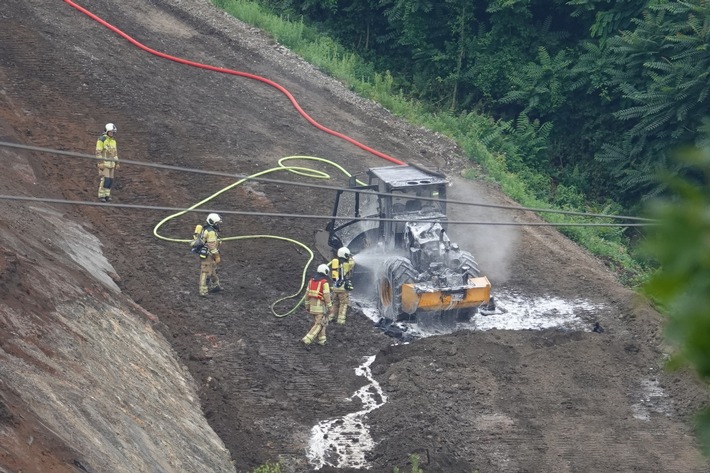 FW Dresden: Zwei Brandeinsätze beschäftigen die Feuerwehr am Vormittag