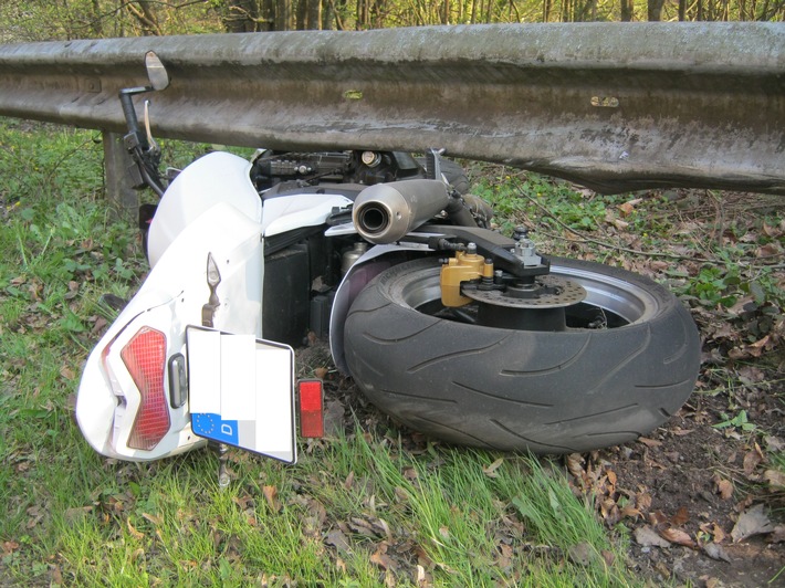POL-PDNW: Gestürzter Motorradfahrer