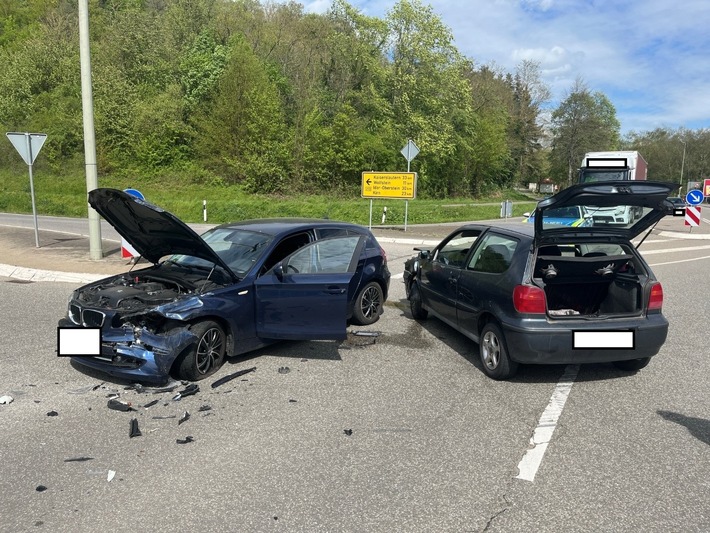 POL-PDKL: Vorrang missachtet, Unfallverursacher leicht verletzt