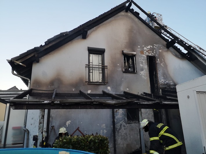 POL-PDKH: Brand eines Einfamilienhauses