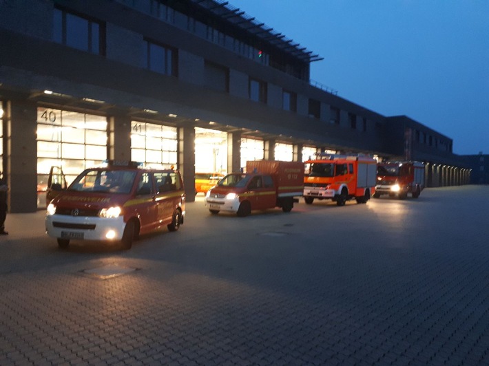 FW-MH: Die Feuerwehren aus Mülheim, Essen und Oberhausen helfen in Wuppertal