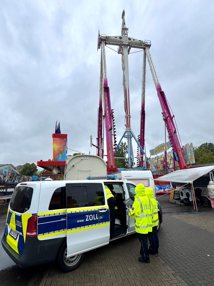 HZA-SB: Zoll prüft Schaustellergewerbe auf dem größten Weinfest der Welt; Großkontrolle auf dem Wurstmarkt in Bad Dürkheim