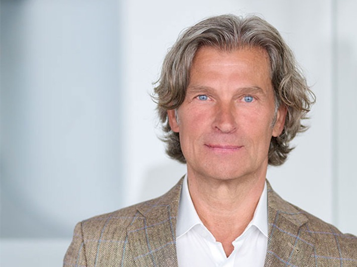 Verkaufsexperte Heinrich Altmiks / Weiterer Text über ots und www.presseportal.de/nr/172921 / Die Verwendung dieses Bildes für redaktionelle Zwecke ist unter Beachtung aller mitgeteilten Nutzungsbedingungen zulässig und dann auch honorarfrei. Veröffentlichung ausschließlich mit Bildrechte-Hinweis.