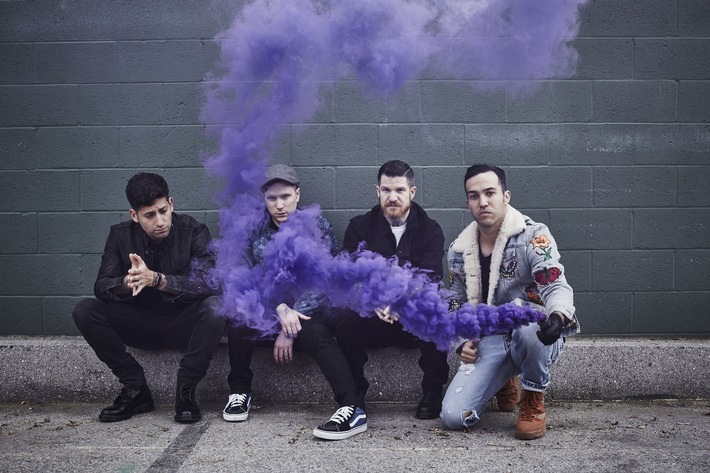 FALL OUT BOY kündigen neues Album "M A  N   I    A" an + Neue Single + Video "Young And Menace"