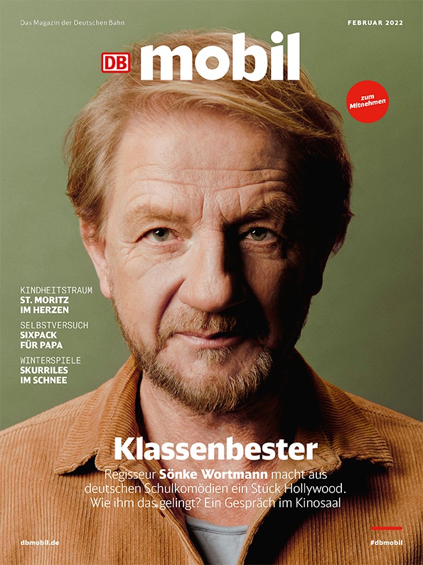 "Auch in bösen Figuren steckt ein Teil von mir": Regisseur Sönke Wortmann spricht im Titelinterview mit DB MOBIL über seine großen Filmthemen, extreme Schüchternheit und Bahnreisen seiner Kindheit