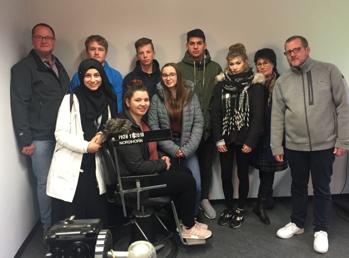 POL-EL: Nordhorn - Zivilcourage ein Gesicht geben
Schülerinnen und Schüler der Berufsfachschule Sozialpädagogik
nahmen an Präventions-Workshop der Nordhorner Polizei teil