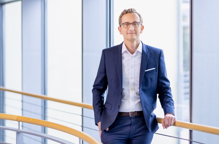 Portraitbild Frédéric Munch, CEO Sopra Steria Deutschland / Weiterer Text über ots und www.presseportal.de/nr/50272 / Die Verwendung dieses Bildes für redaktionelle Zwecke ist unter Beachtung aller mitgeteilten Nutzungsbedingungen zulässig und dann auch honorarfrei. Veröffentlichung ausschließlich mit Bildrechte-Hinweis. Portraitbild Frédéric Munch, CEO Sopra Steria Deutschland / Weiterer Text über ots und www.presseportal.de/nr/50272 / Die Verwendung dieses Bildes für redaktionelle Zwecke ist unter Beachtung aller mitgeteilten Nutzungsbedingungen zulässig und dann auch honorarfrei. Veröffentlichung ausschließlich mit Bildrechte-Hinweis.
