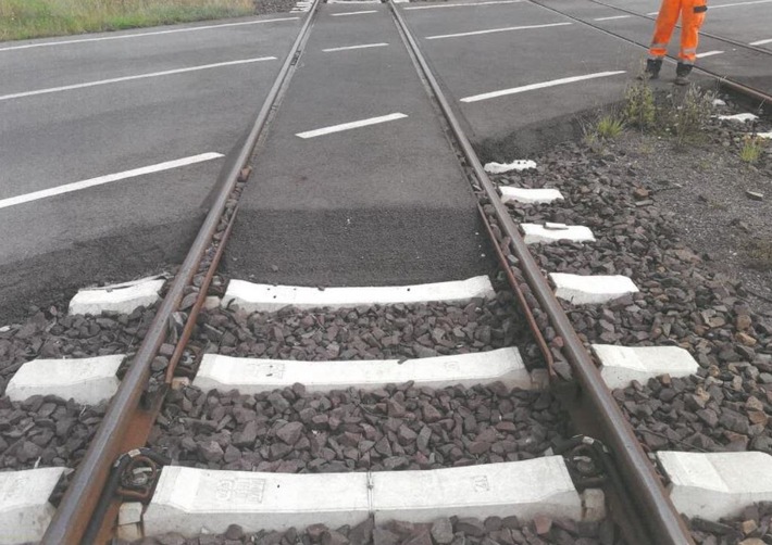 POL-CE: Scheuen - Unbekannte legen Schottersteine auf Schienen +++ Polizei ermittelt wegen gefährlichem Eingriff in den Bahnverkehr