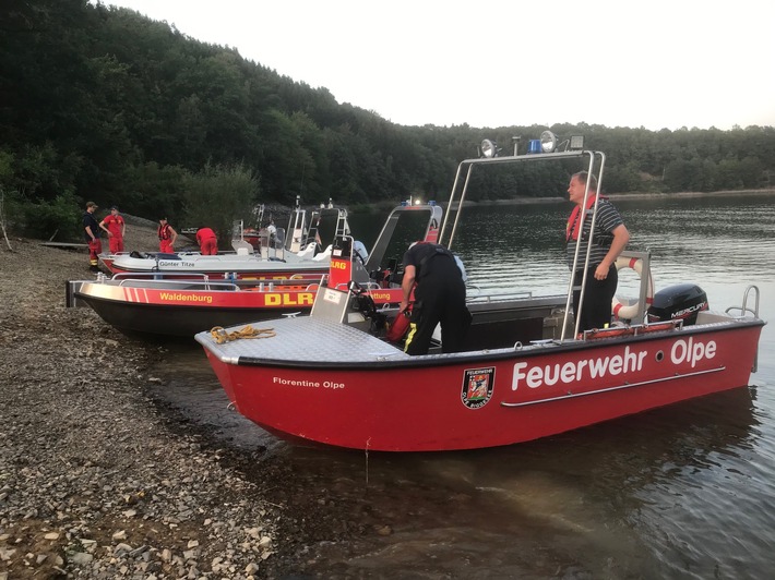 FW-OE: Personensuche auf dem Biggesee