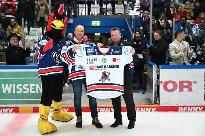 +++ Pressemeldung: Raab Karcher verlängert Sponsoringvertrag mit den Iserlohn Roosters bis 2025 +++