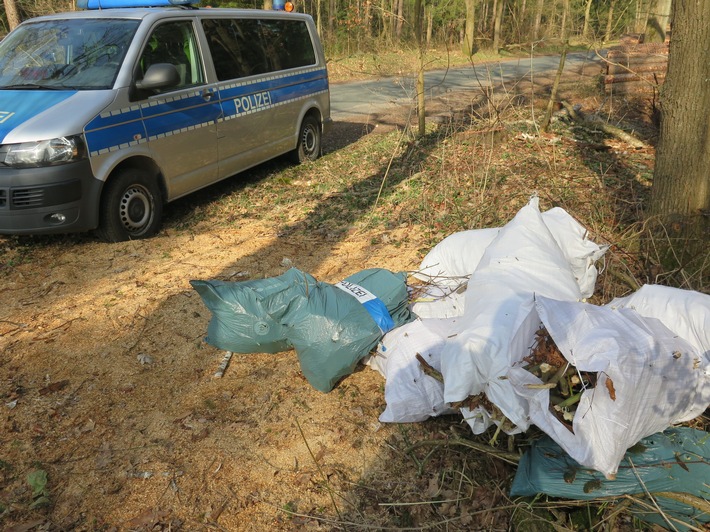 POL-DEL: Landkreis Oldenburg: Illegale Müllentsorgung in Wildeshausen OT Bauerschaft Bargloy +++ Zeugen gesucht