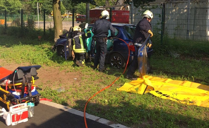 FW-GE: Patientenschonende Rettung nach Verkehrsunfall