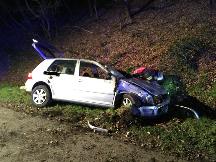 FW-DO: 14.03.2020 - VERKEHRSUNFALL AUF DER AUTOBAHN PKW überschlägt sich auf der A45