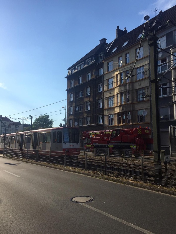 FW-DO: 06.08.2020 - Verkehrsunfall in der Nordstadt Mann wird von Stadtbahn erfasst und schwer verletzt