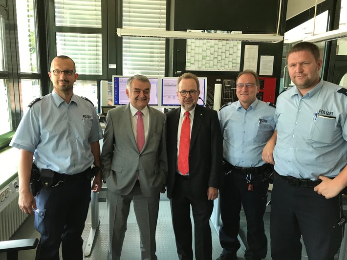 POL-WES: Wesel - Landrat Dr. Ansgar Müller begrüßt NRW-Innenminister bei der Kreispolizeibehörde