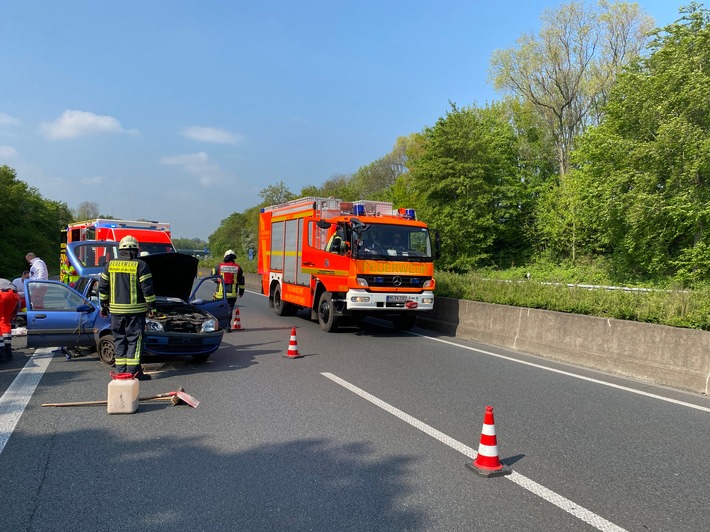 FW-MH: Verkehrsunfall auf der BAB 40 - zwei verletzte Personen